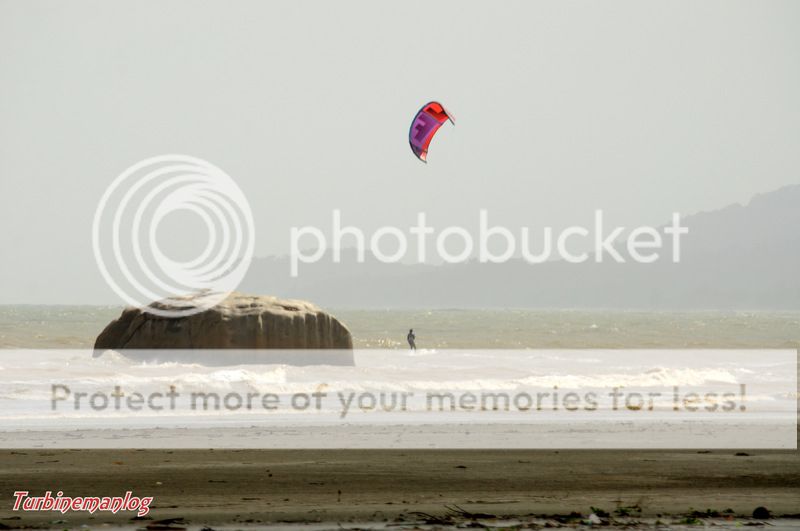 kite surfer at Balok beach